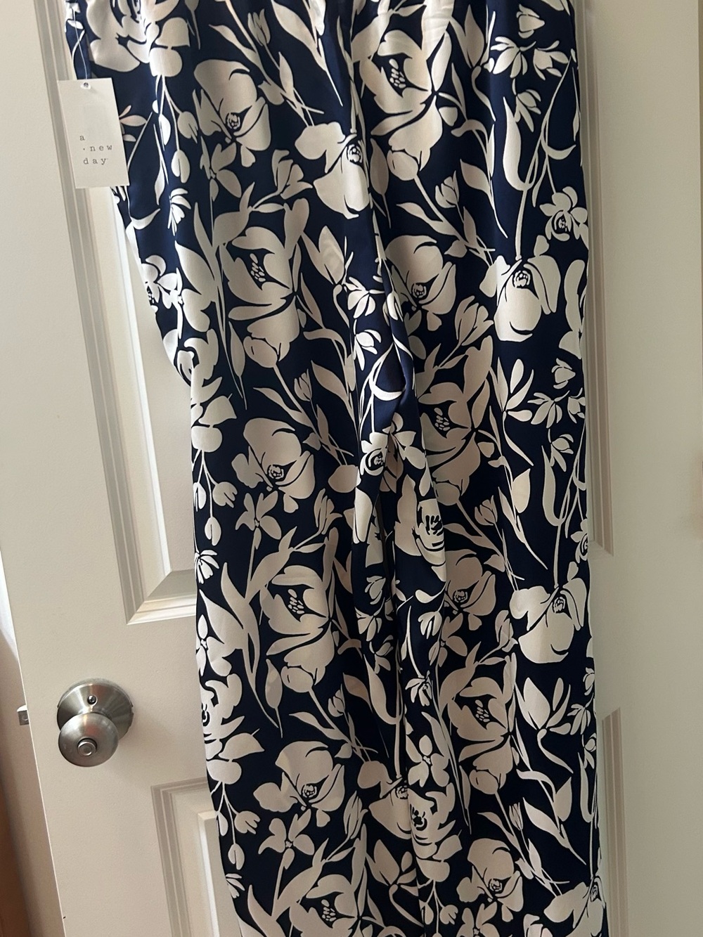 a new day Navy and White Floral Wide-Leg Pants Size XL Waist 18 with stretch - Picture 4 of 7